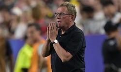 Selbst Teamchef Ralf Rangnick ist vom Match überwältigt. 