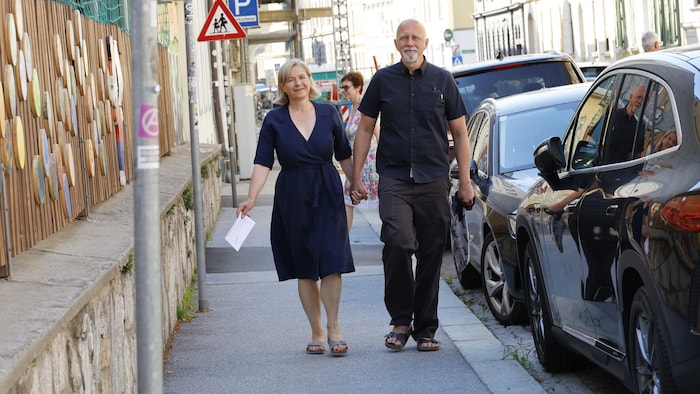 Die ersten Spitzenkandidaten haben bereits gewählt, hier Judith Schwentner (Grüne) mit ihrem ...