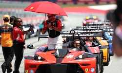 Marcel Hirscher durfte Lewis Hamilton bei der Fahrerparade pilotieren