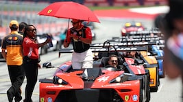 Marcel Hirscher durfte Lewis Hamilton bei der Fahrerparade pilotieren