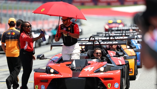 Marcel Hirscher durfte Lewis Hamilton bei der Fahrerparade pilotieren
