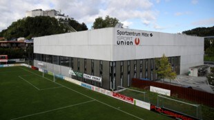 Gegen dieses Gebäude prallte der Mann am Sonntagvormittag.
