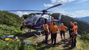 Einsatzkräfte der Bergrettung und Alpinpolizei bei der Suchaktion am Untersberg