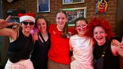 Sarah, Jasmin, Theresa, Valentina und Amanda (v.l.) machten in Linz nach der Pride Parade ...