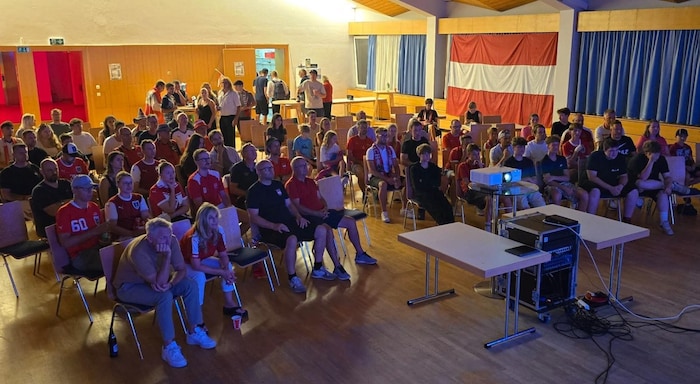 Auch in Seewalchen wurde kollektiv gebangt.