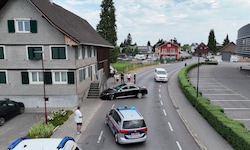 Der junge Mann erlitt nur leichte Blessuren und wurde ins Spital gebracht.