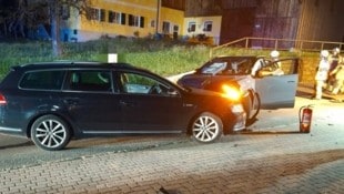 Zusammenstoß in Köstendorf – auch die Feuerwehr stand im Einsatz.