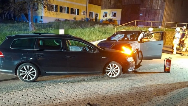 Zusammenstoß in Köstendorf – auch die Feuerwehr stand im Einsatz.