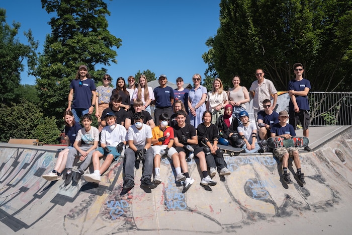 Die 4b der Mittelschule vom Bildungscampus Christine Nöstlinger brachte den Skatepark in Penzing ...