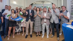 Applaus, aber keine Euphorie bei der Hochrechnung in der FPÖ-Parteizentrale. 