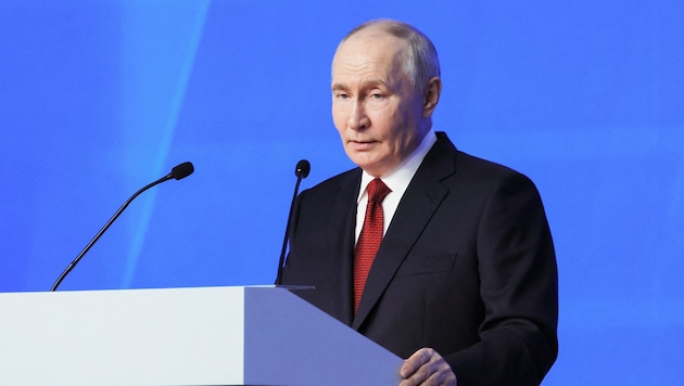 Russlands Präsident Wladimir Putin hat am Sonntag bei einem Kongress seiner Partei Probleme im ...