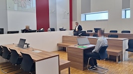 Irgendwie sieht der Angeklagte am Landesgericht Eisenstadt verloren aus – gerade so, als würde ...