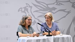 Elke Kahr (li.) und Judith Schwentner machen Nägel mit Köpfen.