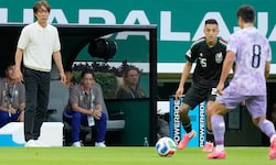 Myung-bo Hong (li.) ist nicht mehr länger Teamchef Südkoreas