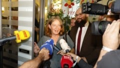 Bleibt stärkste Kraft: Nach ihrem Wahltriumph trat Elke Kahr gut gelaunt vor die Medien.