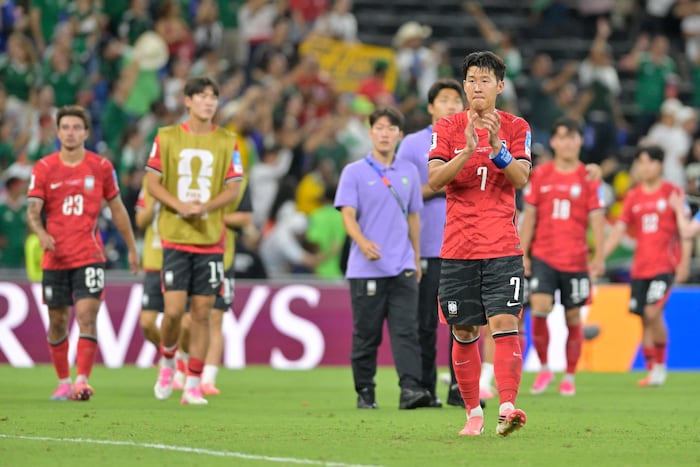 Auch der Bankplatz von Superstar Heung Min-Son war den Fans ein Dorn im Auge.