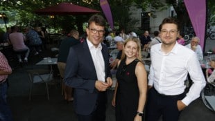 Spitzenkandidat Philipp Pointner, die zweite Neos-Gemeinderätin Verena Garber und Landessprecher ...
