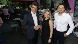 Spitzenkandidat Philipp Pointner, die zweite Neos-Gemeinderätin Verena Garber und Landessprecher ...