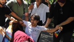 Bei der inoffiziellen Pride Parade in Istanbul sind am Sonntag mindestens 50 Menschen ...