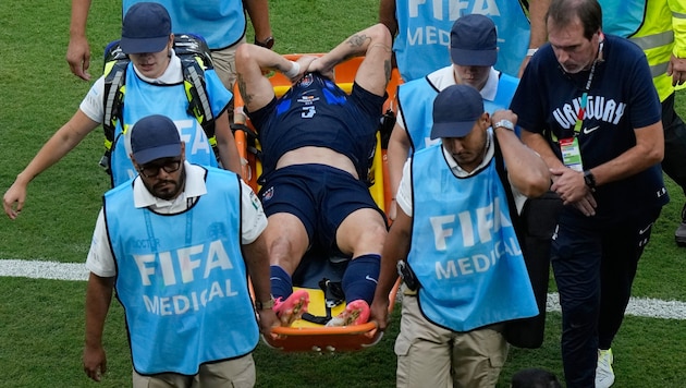 Manuel Ugarte wurde gegen Spanien abtransportiert, verletzte sich schwer am Knie.