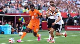 Yan Diomande (li.) machte auch Deutschland das Leben schwer.