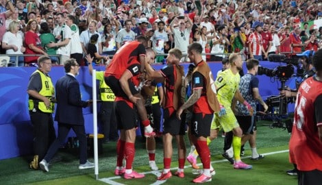 ÖFB-Retter Sasa Kalajdzic wurde von seinen Teamkollegen gefeiert.