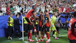 ÖFB-Retter Sasa Kalajdzic wurde von seinen Teamkollegen gefeiert.