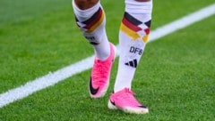 Sie stechen heraus: Pinke Schuhe sind bei der Fußball-WM omnipräsent.
