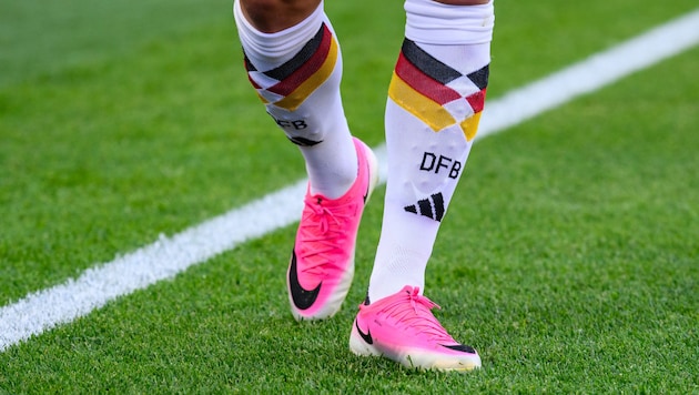 Sie stechen heraus: Pinke Schuhe sind bei der Fußball-WM omnipräsent.
