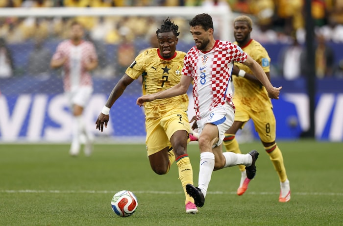 Kroatiens Mateo Kovačić trägt bei der WM schwarze Schuhe.