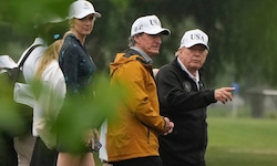 Trump besichtigte am Sonntag bereits den Standort. Auf dem Bild sind zudem Innenminister Doug ...