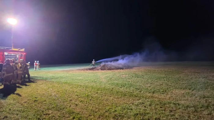 Der Flurbrand in Straßwalchen stellte sich als Glutrest eines Lagerfeuers heraus.