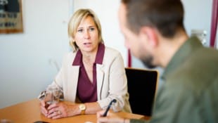Petra Huber-Lintner im Bundeskriminalamt beim Interview mit der „Kronen Zeitung“