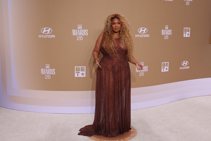 Mit diesem Look hat Lizzo schon jetzt einen der denkwürdigsten Red-Carpet-Momente des Jahres ...