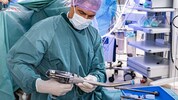 Das neue OP-Gerät wurde bereits erprobt. Primar Hermann Nehoda schwärmt.
