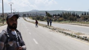 In Syrien haben sich Anrainerinnen und Anrainer gegen israelische Streitkräfte gewehrt ...