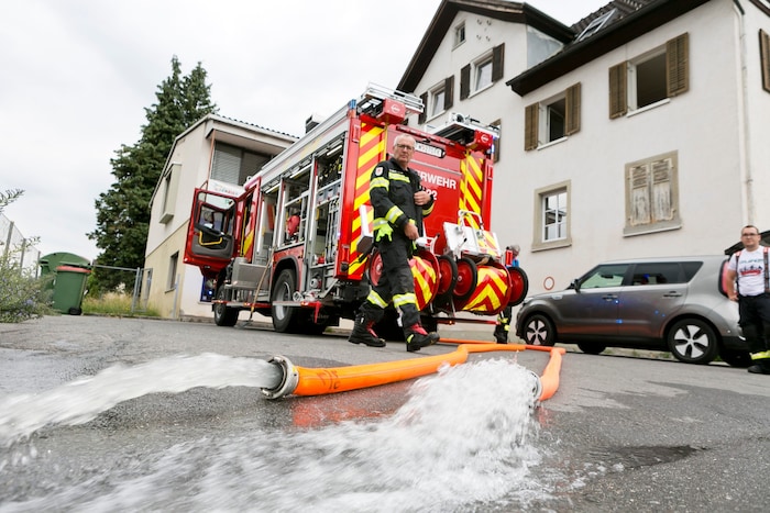 Das Wasser wurde in die örtliche Kanalisation geleitet.