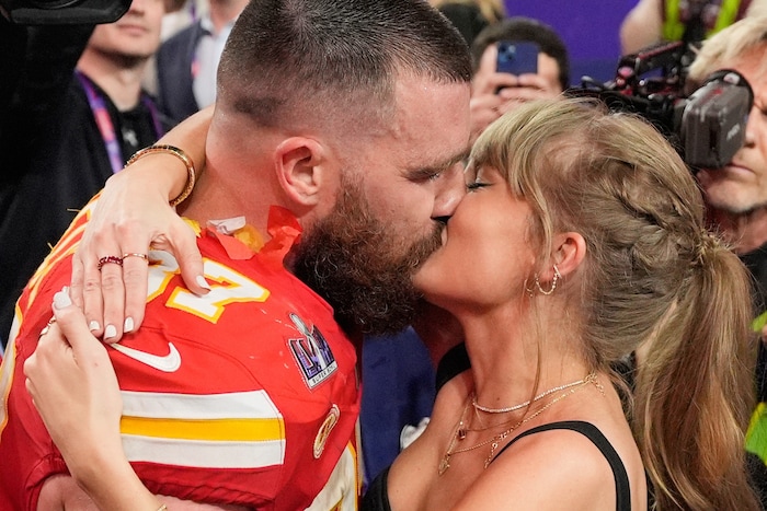 Vor Kameras haben Swift & Kelce ihre Liebe längst gefeiert – jetzt soll der nächste Schritt ...