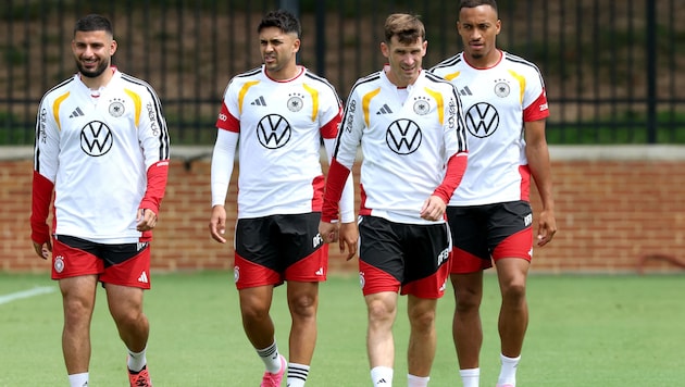 Die deutschen Teamspieler Deniz Undav, Nadiem Amiri, Pascal Gross und Jamie Leweling (von links) ...