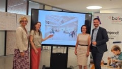 Barbara Graber, Sandra Janser, Isabella Penz  und Peter Reichmann mit dem Bildungscampuses, der ...