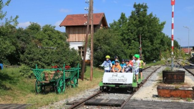 Gemeinsam Radfahren auf Schienen