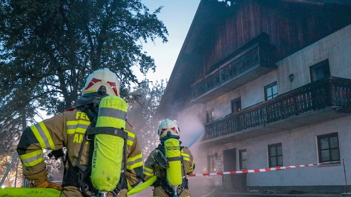 Auch das Wohnhaus wurde beschädigt und gilt mittlerweile als unbewohnbar.