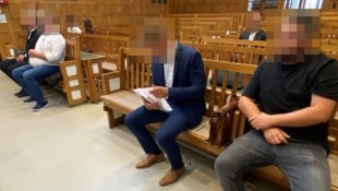 Die vier Angeklagten bestreiten, einen vorsätzlichen Betrug begangen zu haben.