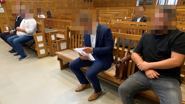 Die vier Angeklagten bestreiten, einen vorsätzlichen Betrug begangen zu haben.