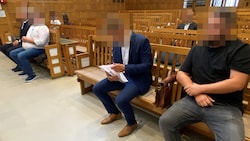 Die vier Angeklagten bestreiten, einen vorsätzlichen Betrug begangen zu haben.