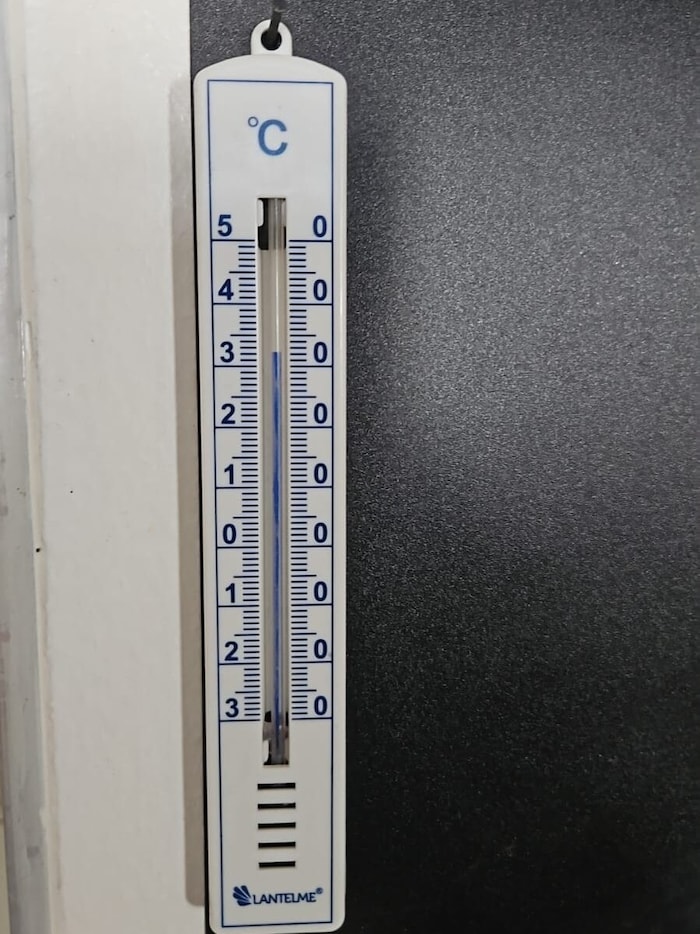 Das Thermometer im Klassenzimmer zeigte am Montag um 10 Uhr bereits 32 Grad an.