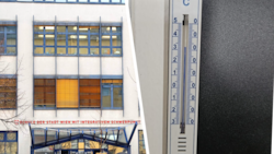 Das Thermometer im Klassenzimmer zeigte am Montag um 10 Uhr bereits 32 Grad an.