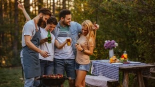 Die lauen Abende verbringt man nun gerne draußen und mit Freunden.