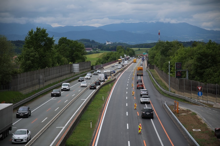 Die Baustelle auf der A1 sorgt seit Monaten für Verzögerungen und zerrt an den Pendler-Nerven.