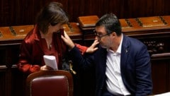 Eugenia Roccella (hier mit Matteo Salvini) bangt um ihren Ehemann.
